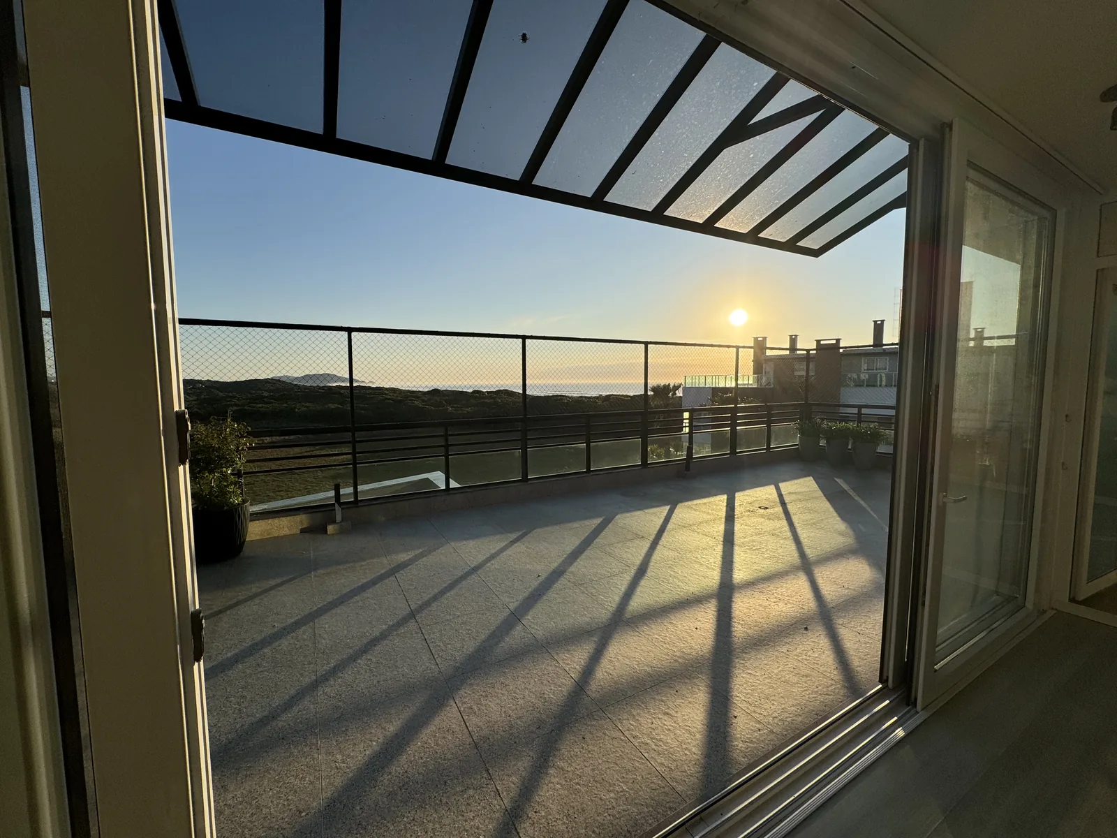Vista do pôr do sol do terraço